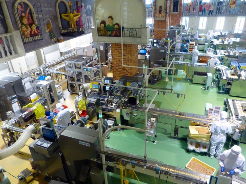 chocolaterie-BRENON-min_japan_sapporo_chocolate_factory_label_packaging_cookie_machine_operators-961509